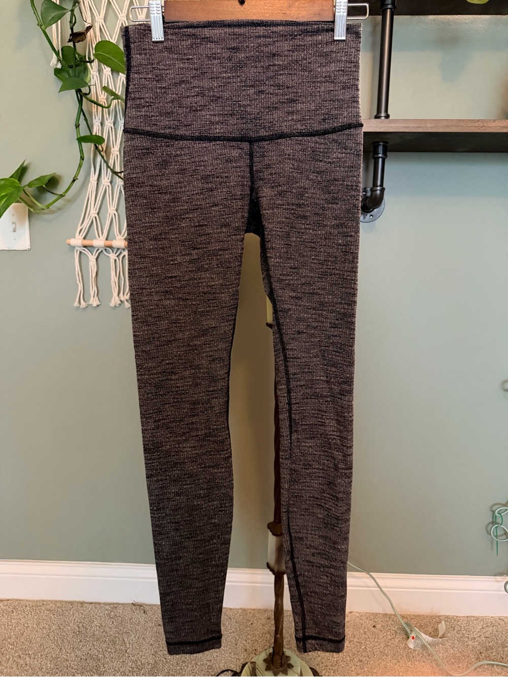 Lululemon High Rise Knit Leggings Heathered Black Gray Size 6